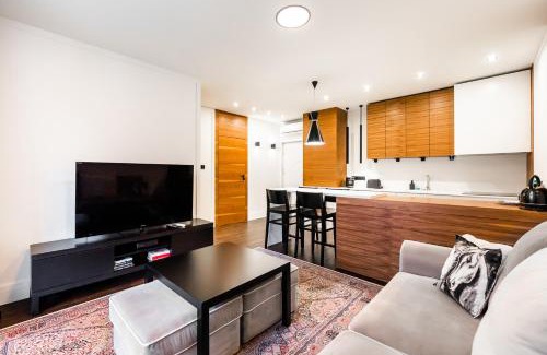 Powazki Apartment | Wola Luxury Wooden Apartment by BookingHost