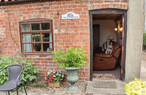 Horncastle Cottage | WOLDSEND COTTAGE, pet friendly, with open fire in Horncastle