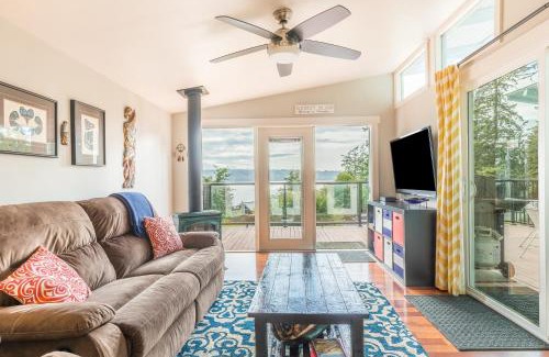 Langley House | Wolf Beach Cottage by AvantStay Harbor Views