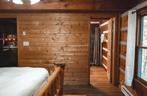 Purlear House | Wolf Creek Cabin at 36 North - Hot Tub