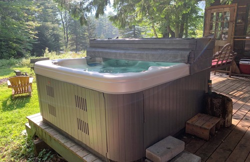 Wilmington Cabin | Wolf Dome at the Adirondack Wildlife Refuge, Sleeps two, One Night Minimum