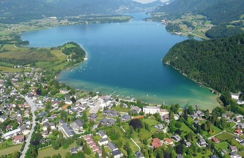 Strobl Apartment | Wolfgangsee, center, near the lake, family vacation, skiing, whirlpool, dogs, SKY-TV