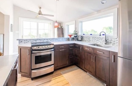 Wolfville House | Wolfville Raven Hill Vineyard Gorgeous Cottage