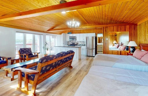 Wollaston House | Wollaston Castle with a Gorgeous Waterfront
