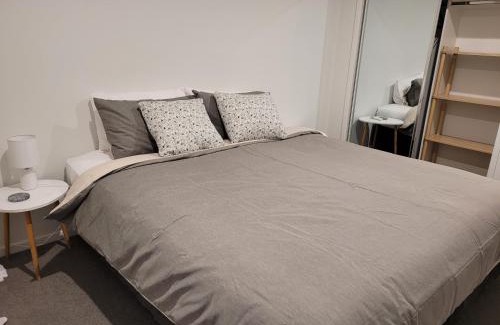 Wollert Apartment | Wollert Ground Floor Entire Apartment- Close to Melbourne Airport-Free WIFI-Washer & Dryer
