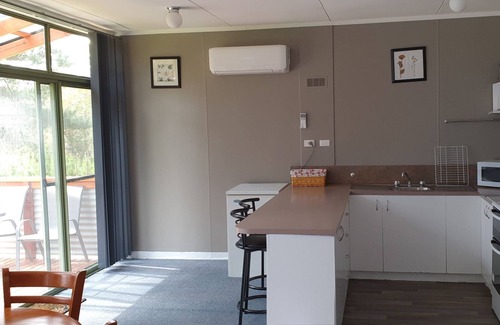 Claude Road Cottage | Wombat 3 Bedroom Cottage