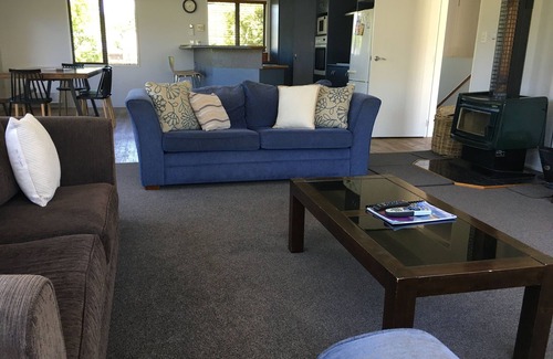 Hanmer Springs House | WON the supreme award! Modern spacious central home, awesome views over the lake
