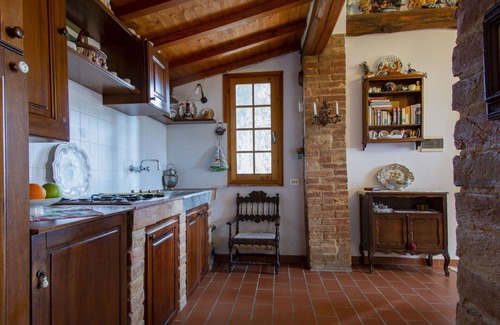 Palaia House | Wonderful private villa for 2 guests with TV, terrace and parking