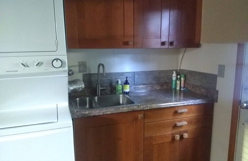 Starcrest House | Wonderful 1-bedroom in Northwest Vancouver with Awesome Yard!