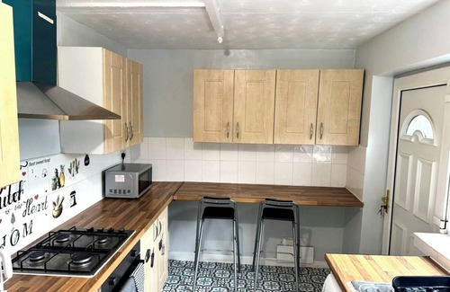 Belle Vue House | Wonderful 2-bedroom house with WiFi and Free Parking in Manchester