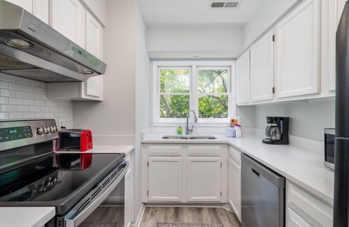 Tarpon Pond House | Wonderful 2BR+Loft Cottage! Close to Beach! Screened Porch w/Wooded Views! Amenity Cards!