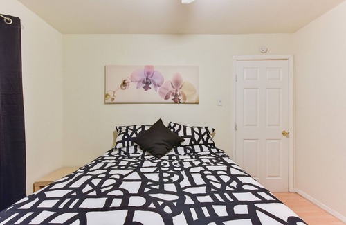 East MLK House | Wonderful 3 Bedroom House, Super Close to Sxsw & Downtown