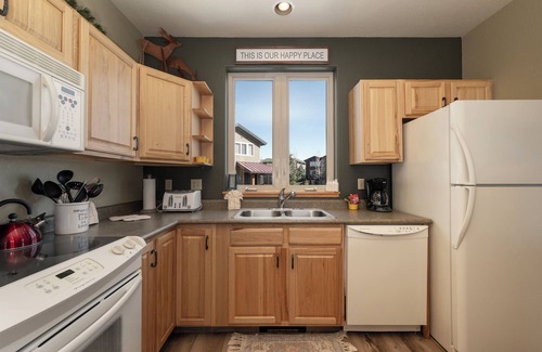Fraser Condo | Wonderful 3 bedroom views and common area hot tub