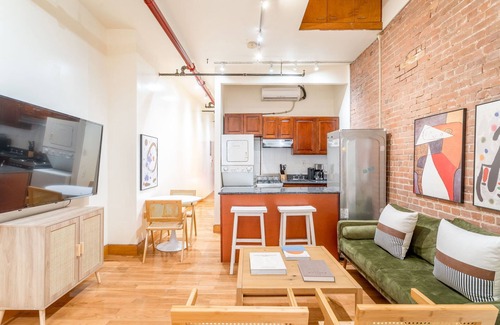 Rose Hill Apartment | Wonderful 3BR 1bath Apartment Only Steps From Times Square & Central Park
