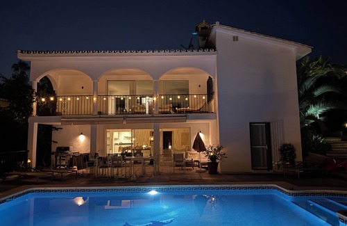 Urbanizacion Pinos Verdes Villa | Wonderful 5 bedroom beach villa, pool, seaside, Hi Speed Wifi, TV