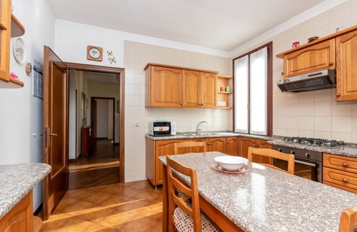 Marghera Apartment | Wonderful apartment of about 80 square meters, able to accommodate 5 people, located on the first floor of a villa without a lift (with internal and external steps).The property is located in the heart of Venice Mestre, in a quiet and well-served residen