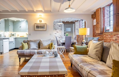 Walsingham Cottage | Wonderful converted Smithy, packed with original features. Sleeping 3 with Parking & Woodburner