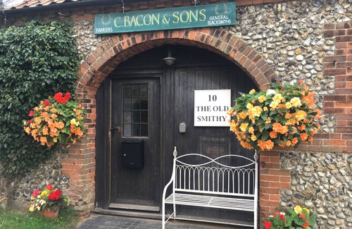 Walsingham Cottage | Wonderful converted Smithy, packed with original features. Sleeping 3 with Parking & Woodburner
