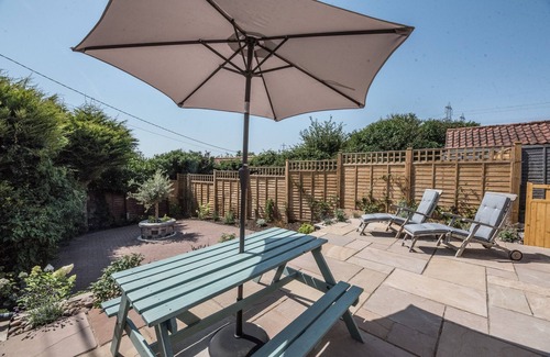 Aldringham Cottage | Wonderful cottage with sun-filled terrace