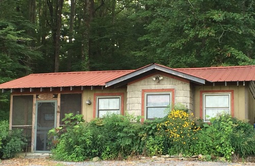 Guntersville Cottage | Wonderful cozy cabin across from Lake Guntersville