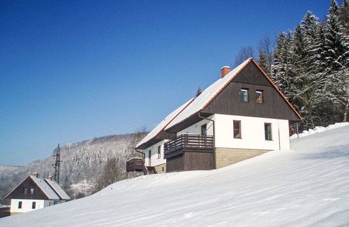 Starkov House | Wonderful villa for 8 people with WIFI, pool, TV, patio, pets allowed, panoramic view and parking