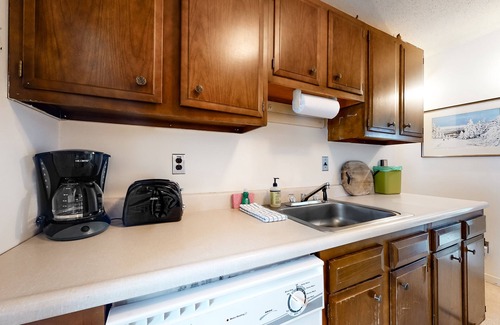 Waitsfield Condo | Wonderful Family Retreat Near the Slopes W/Shared Pool/Sauna & Game Room