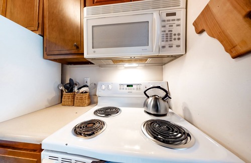 Waitsfield Condo | Wonderful Family Retreat Near the Slopes W/Shared Pool/Sauna & Game Room