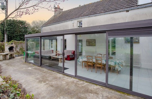 Saint-Lo-d'Ourville House | Wonderful private villa for 10 people with WIFI, TV, patio, pets allowed and parking