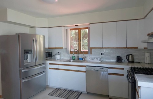 Highlands House | Wonderful home next to shore, parks, NYC ferry!nn