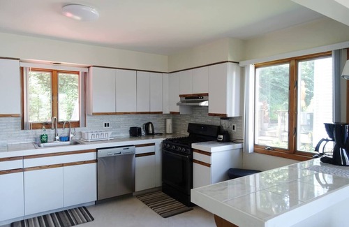 Highlands House | Wonderful home next to shore, parks, NYC ferry!nn