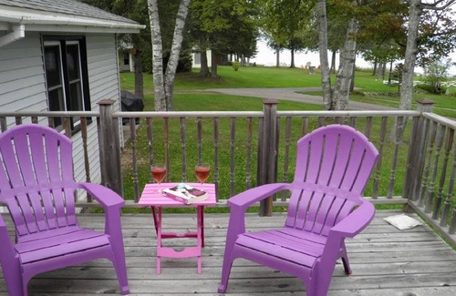 Cheboygan Cottage | Wonderful Lake Huron Family Cottage - Convenient Location - Great Internet!