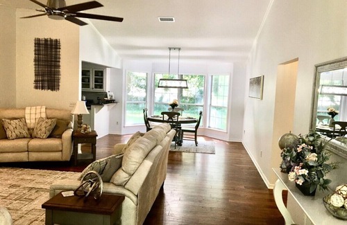 Live Oak House | Wonderful location in Suwannee County's premier neighborhood.