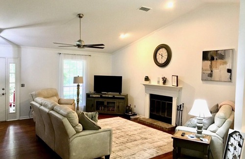 Live Oak House | Wonderful location in Suwannee County's premier neighborhood.