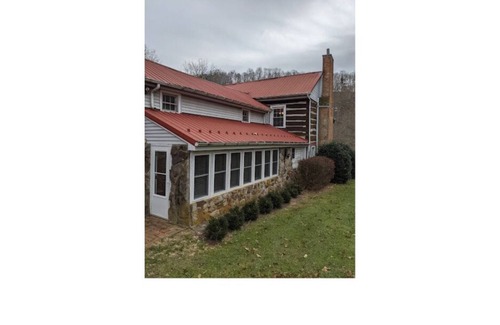 Wytheville Cabin | Wonderful Log Cabin with plenty of privacy, yet only minutes from Wytheville!