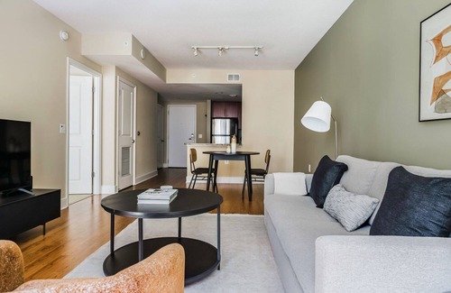 Mount Vernon Triangle Apartment | Wonderful Mt Vernon 1BR w/Gym & Roof Pool, nr Dining, by Blueground