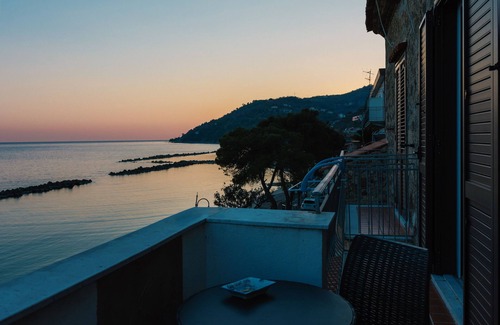 Pioppi Apartment | Wonderful on the sea -4 Guest- Suite la Concha -