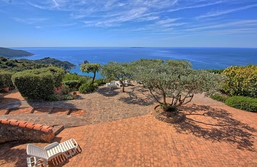 Monte Argentario Villa | Wonderful private villa for 6 guests with A/C, WIFI, TV, patio, pets allowed and panoramic view