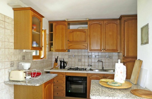Porto Valtravaglia House | Wonderful private villa for 6 guests with TV, patio, pets allowed and parking