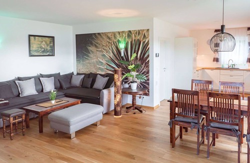 Hessenburg House | Wonderful private villa for 6 guests with WIFI, TV, terrace and parking
