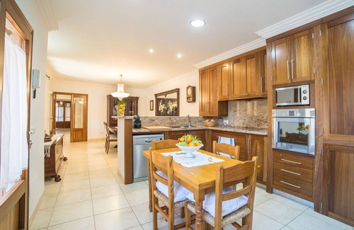 Mancor de la Vall House | Wonderful private villa for 8 people with A/C, WIFI, hot tub, TV and patio