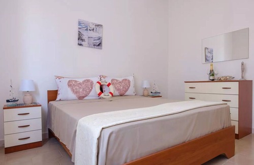Torre Castiglione House | Wonderful private villa with WIFI, A/C, TV, terrace, pets allowed, panoramic view and parking