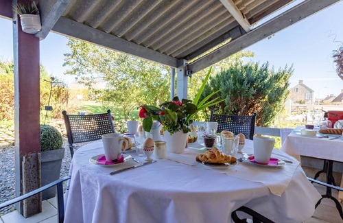 Longues-sur-Mer House | Wonderful private villa for 7 people with WIFI, TV, terrace, pets allowed and parking