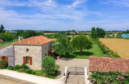 Madaillan Villa | Wonderful private villa with private pool, A/C, WIFI, TV, terrace, pets allowed and parking