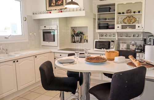 Plouneour-Brignogan-Plages Villa | Wonderful private villa for 8 people with WIFI, TV, terrace, pets allowed and parking