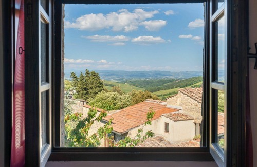 San Gimignano House | Wonderful private villa for 8 guests with WIFI, private pool, TV, terrace and pets allowed