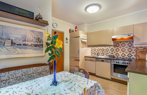 Maria Woerth House | Wonderful private villa for 9 guests with WIFI, TV, terrace, pets allowed and parking