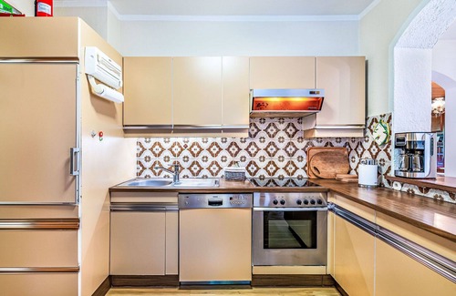 Maria Woerth House | Wonderful private villa for 9 guests with WIFI, TV, terrace, pets allowed and parking