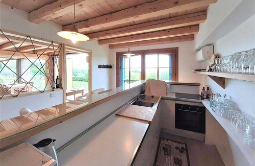 Venegazzu Villa | Wonderful private villa with hot tub, sauna, private pool, A/C, WIFI, TV, pets allowed and parking
