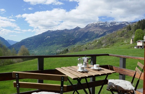 Blenio House | Wonderful private villa for 4 people with WIFI, TV, pets allowed, panoramic view and parking