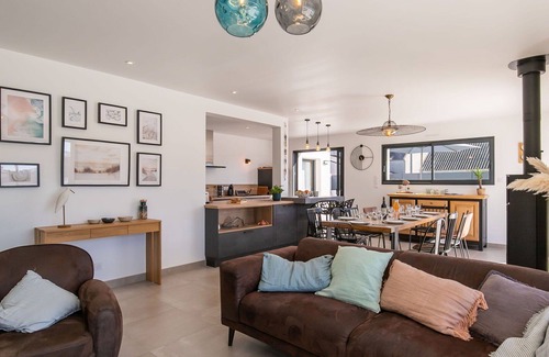 Brignogan-Plage House | Wonderful private villa for 10 people with private pool, WIFI, TV, terrace and pets allowed